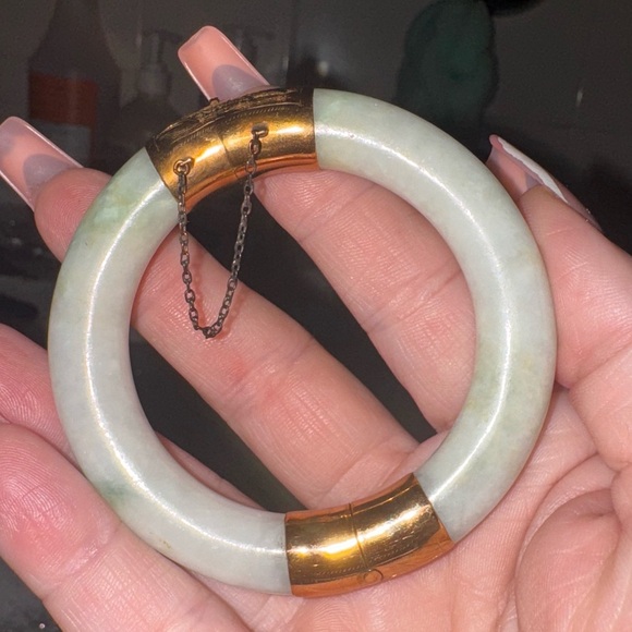 LAST DROP❤️❤️Vintage authentic 1940’s Jade & 14 Karat Gold Hinged Chinese Bangle - Picture 3 of 15